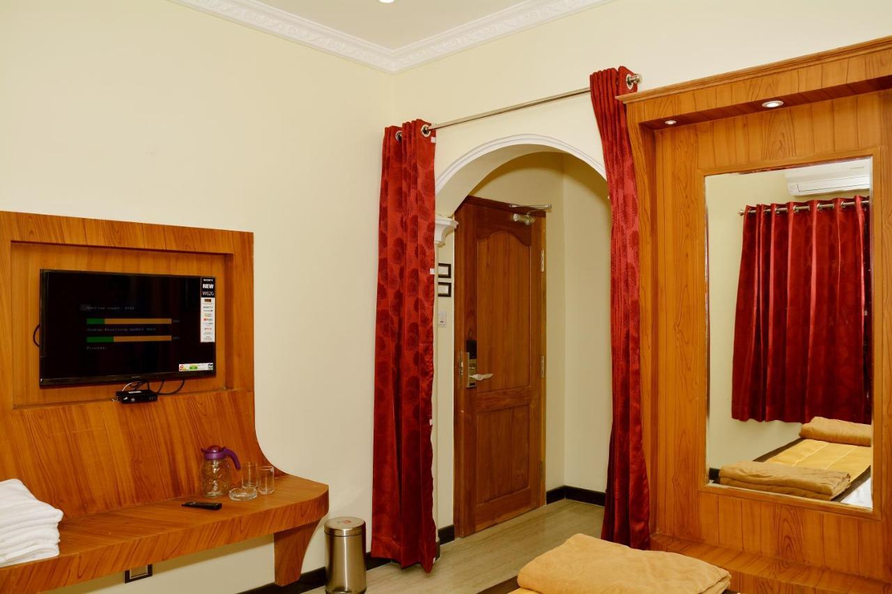 Anandha Grand Lodge Tiruchchendur Exterior photo